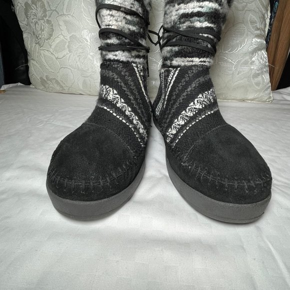 TOMS Nepal Mixed Woven Fleece Lined Suede Moccasin Boots - Picture 4 of 10